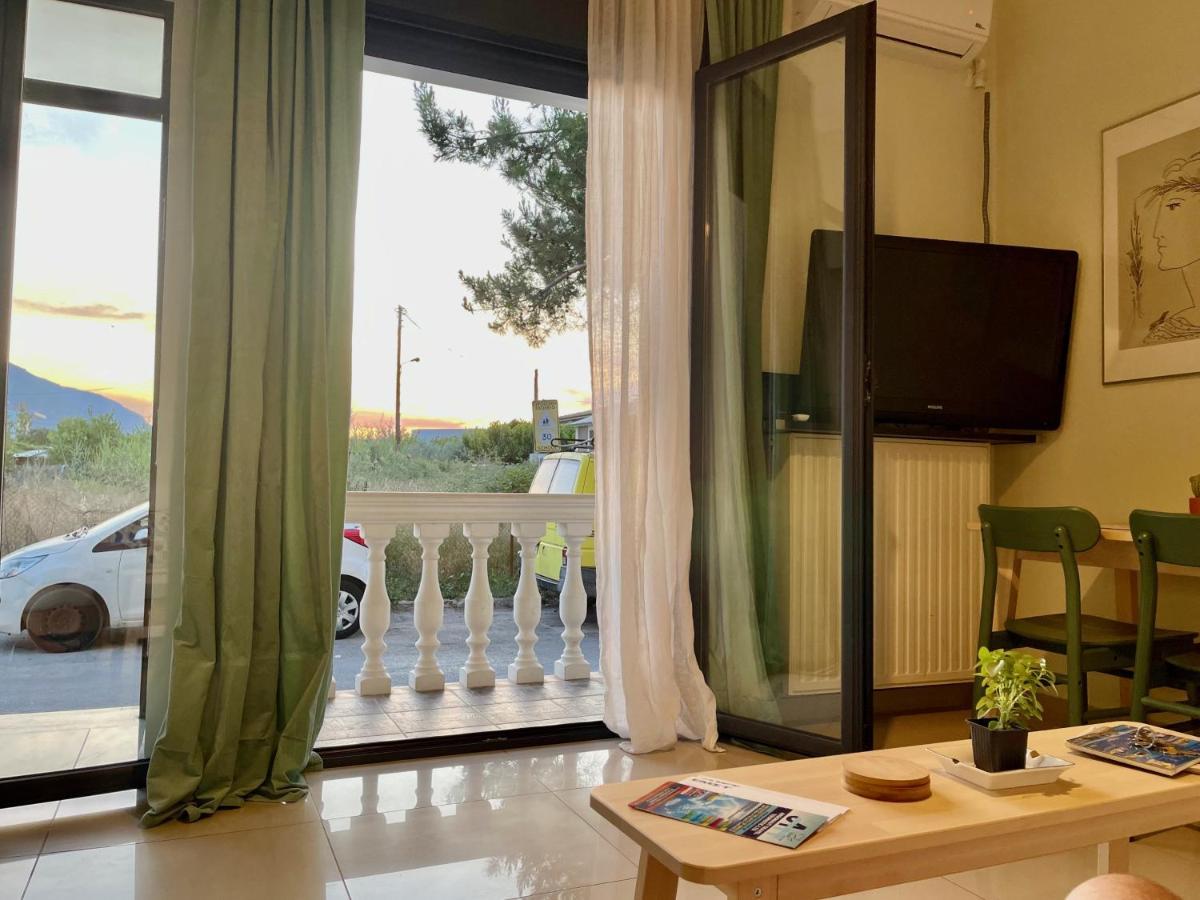 100 Meters From The Sea Apartment Xylokastro Exterior photo
